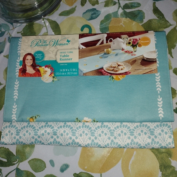 The Pioneer Woman Dining Pioneer Woman Table Runner Vintage Floral